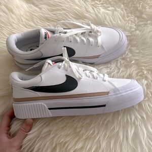 NEVER WORN Size 10 NIKE Womens sneakers